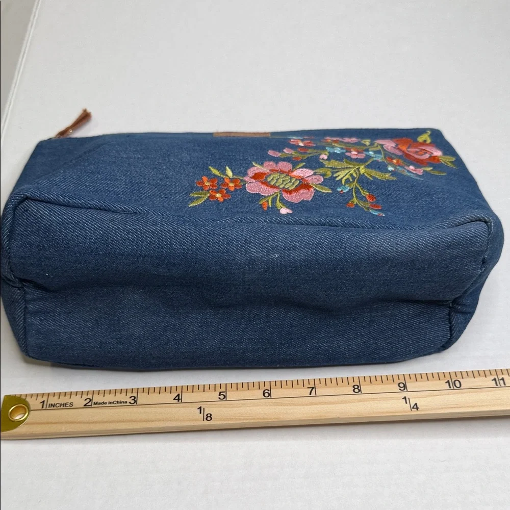 Lucky Brand stitched compact